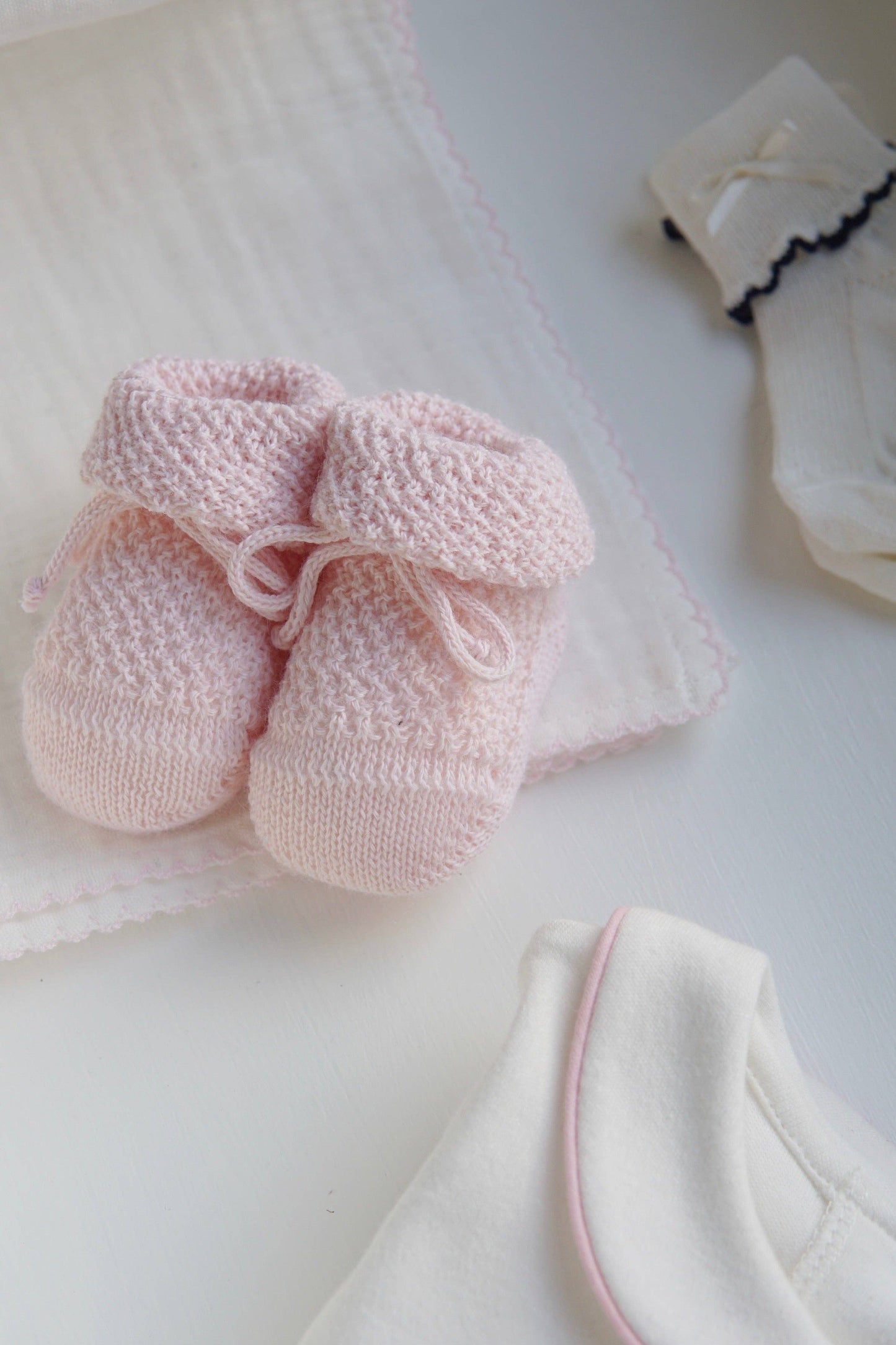 Muslin Swaddle - Pink Piping