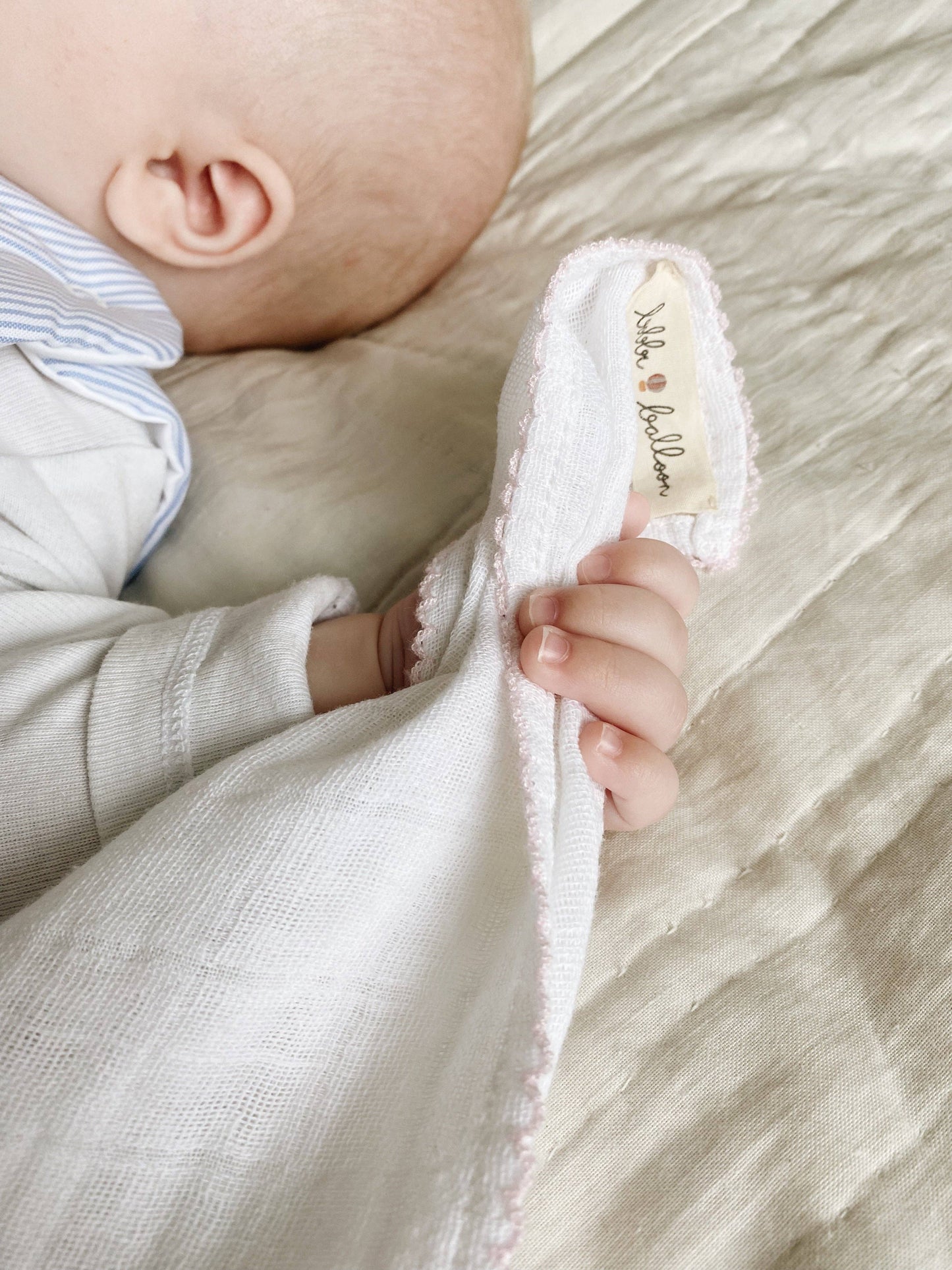 Muslin Swaddle - Pink Piping